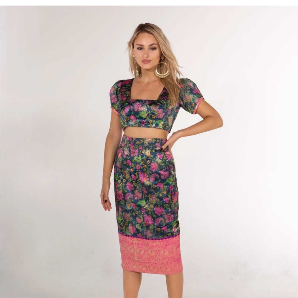 JAYA CROP TOP AND SKIRT SET - Picture 3 of 5